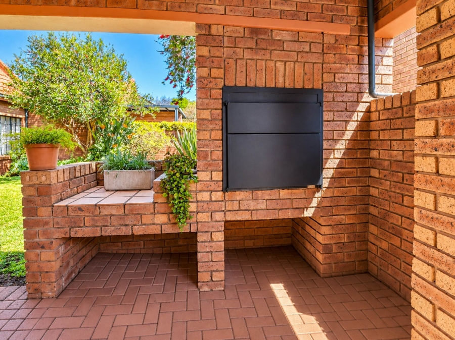 3 Bedroom Property for Sale in Eldoraigne Gauteng
