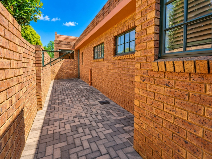 3 Bedroom Property for Sale in Eldoraigne Gauteng