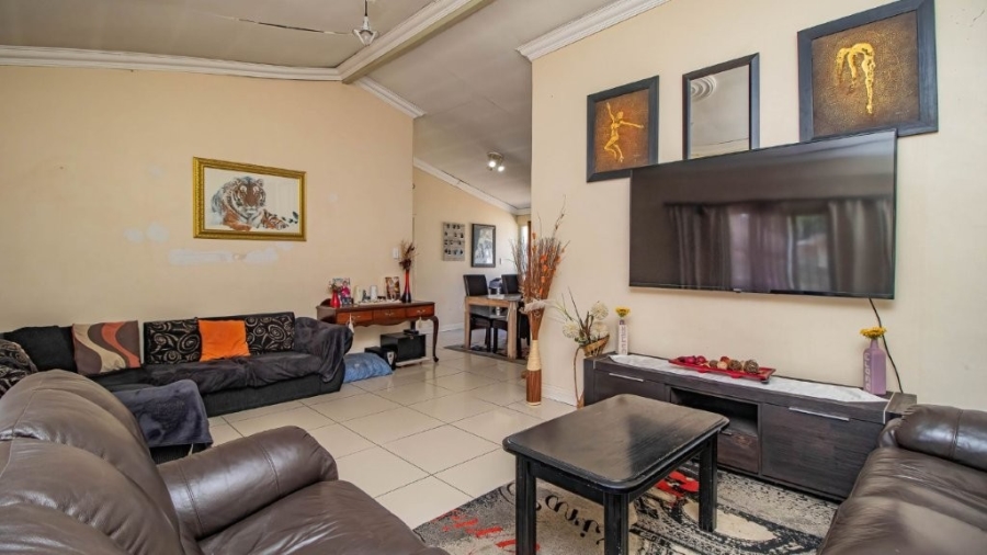 3 Bedroom Property for Sale in Bonaero Park Gauteng
