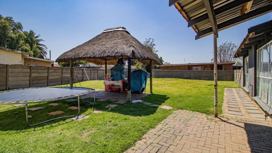 3 Bedroom Property for Sale in Bonaero Park Gauteng
