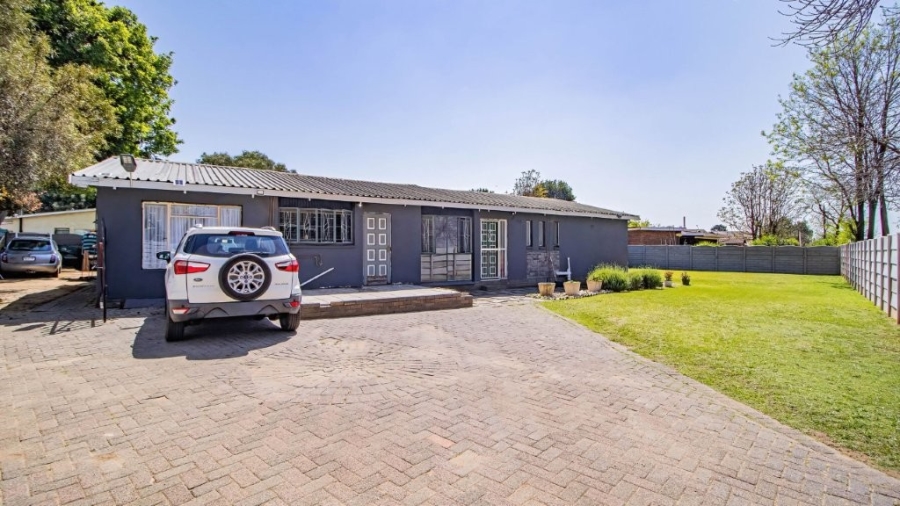 3 Bedroom Property for Sale in Bonaero Park Gauteng