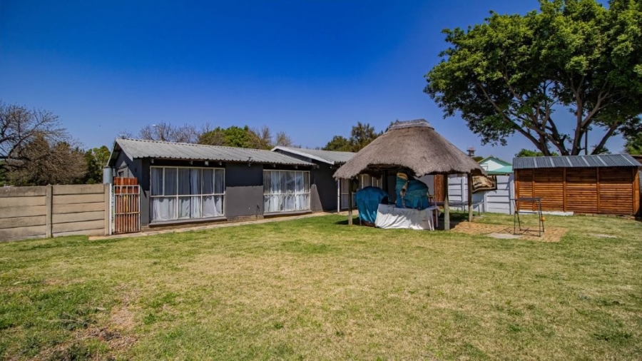 3 Bedroom Property for Sale in Bonaero Park Gauteng