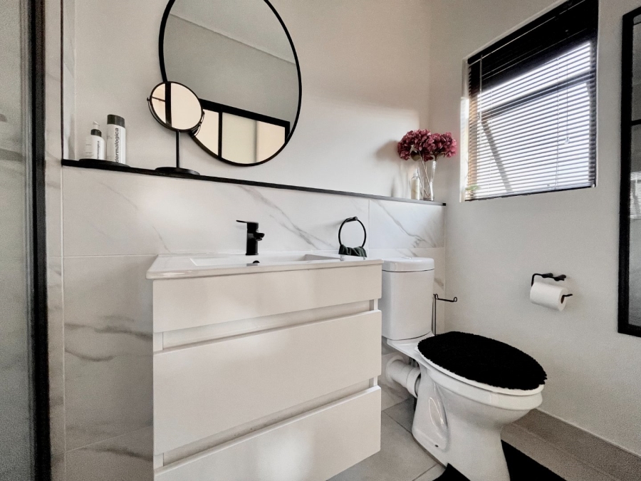 1 Bedroom Property for Sale in Waterfall Gauteng