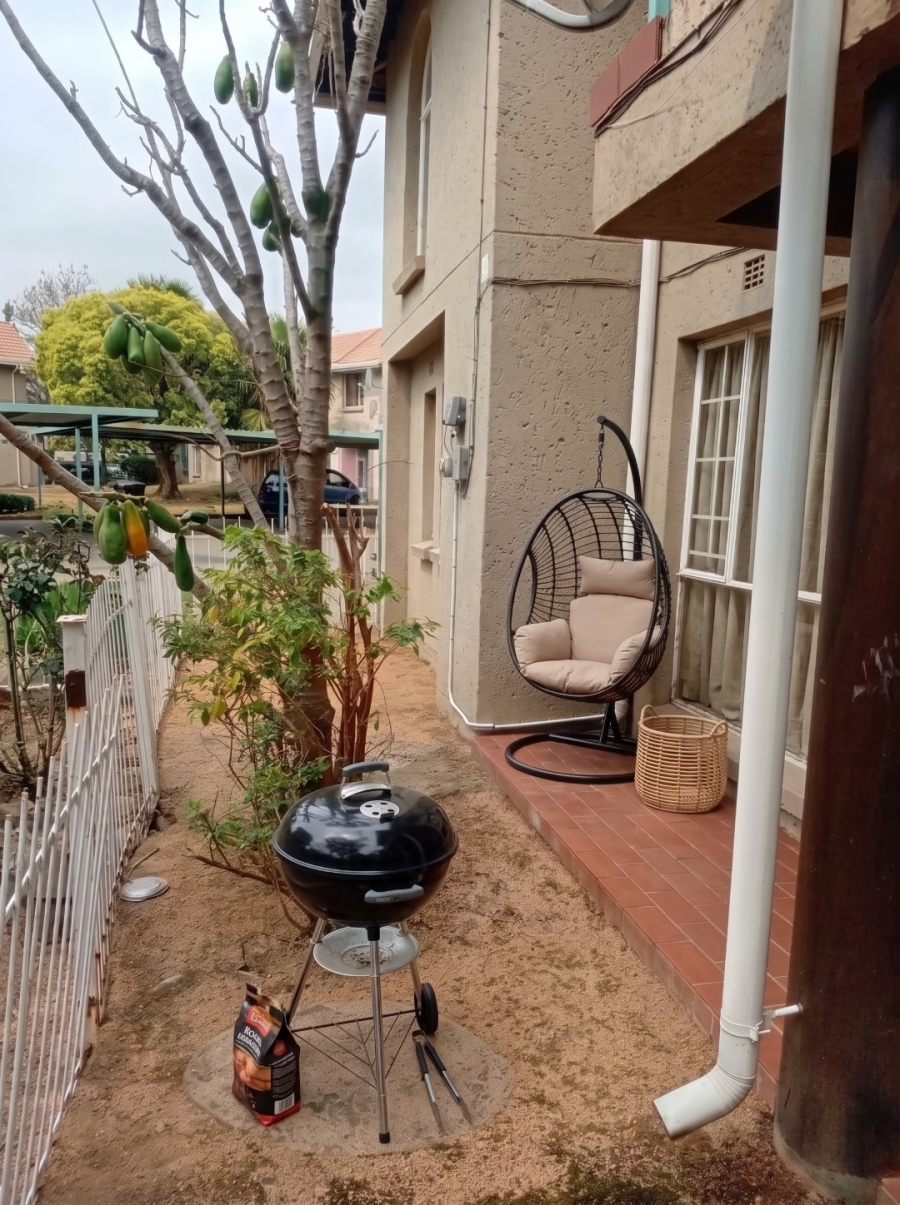 2 Bedroom Property for Sale in Vorna Valley Gauteng
