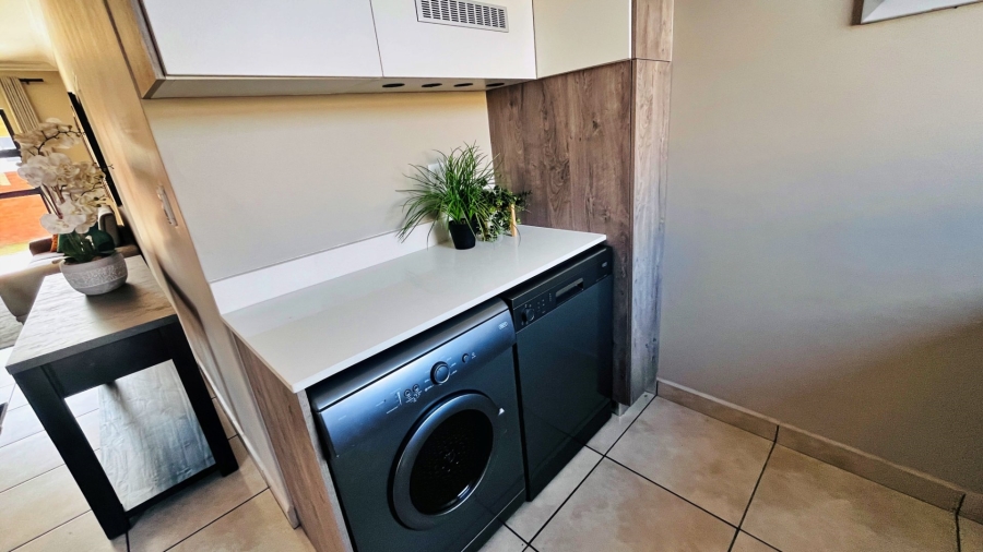 3 Bedroom Property for Sale in Six Fountains Estate Gauteng