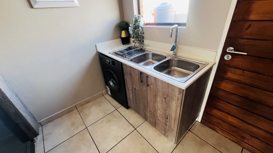 3 Bedroom Property for Sale in Six Fountains Estate Gauteng