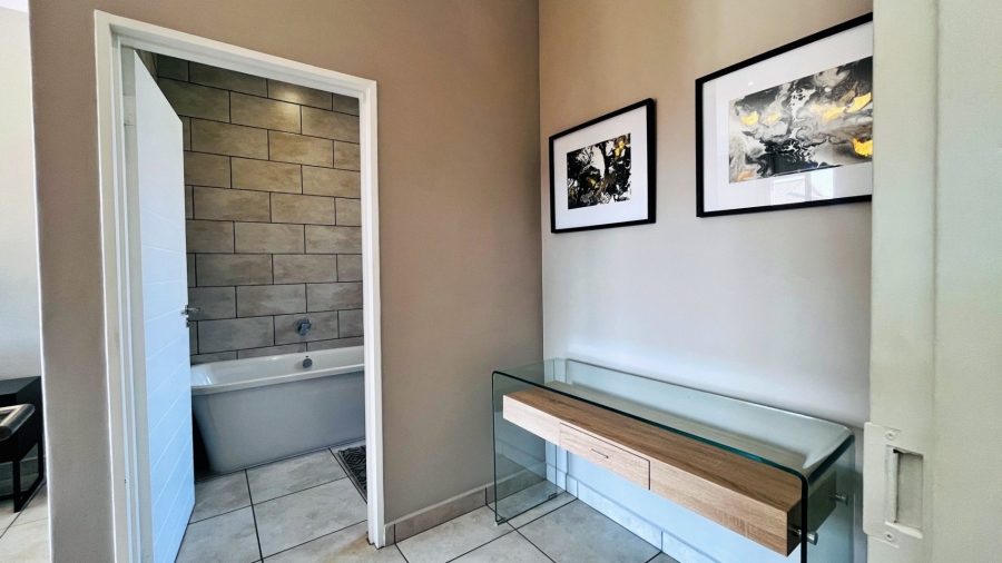 3 Bedroom Property for Sale in Six Fountains Estate Gauteng
