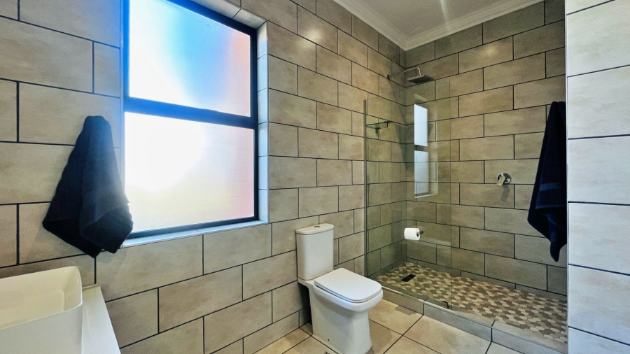 3 Bedroom Property for Sale in Six Fountains Estate Gauteng