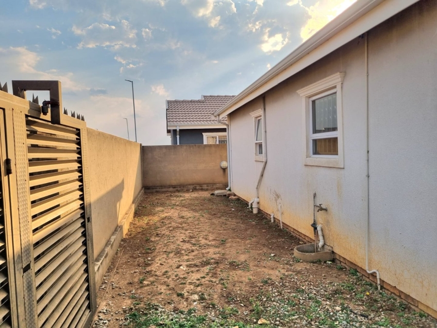 2 Bedroom Property for Sale in Buhle Park Gauteng