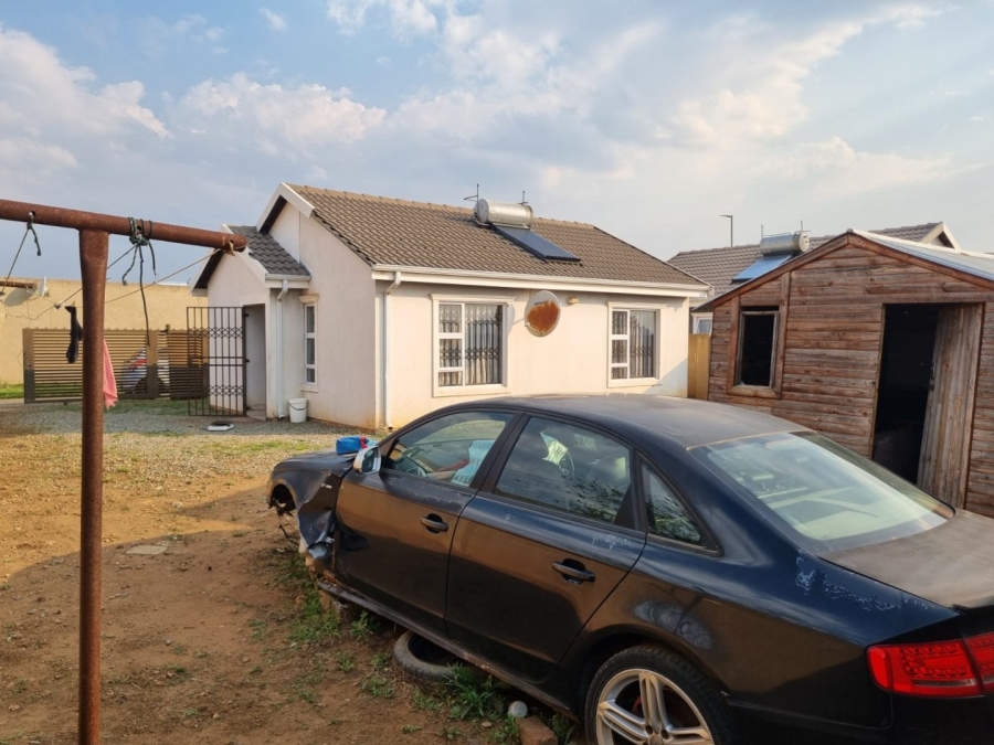 2 Bedroom Property for Sale in Buhle Park Gauteng