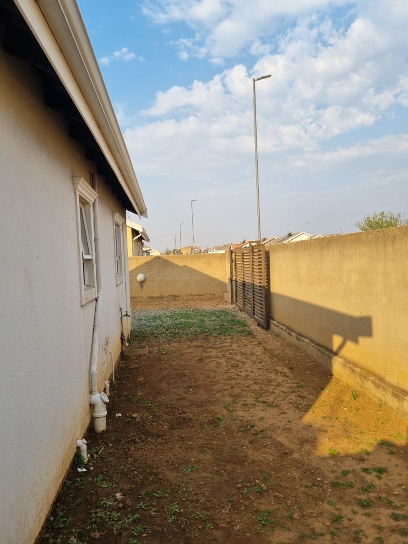 2 Bedroom Property for Sale in Buhle Park Gauteng