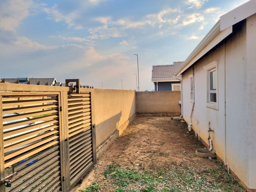 2 Bedroom Property for Sale in Buhle Park Gauteng