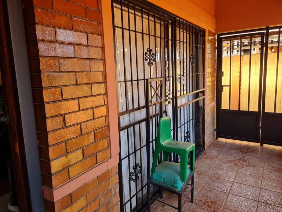 To Let 7 Bedroom Property for Rent in Lenasia Ext 1 Gauteng