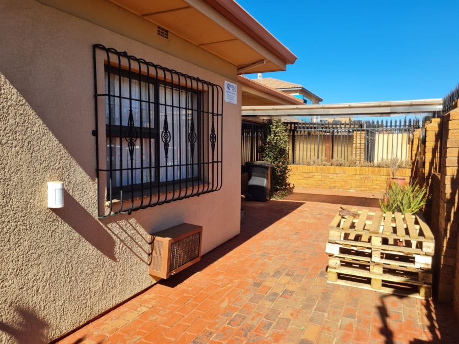 To Let 7 Bedroom Property for Rent in Lenasia Ext 1 Gauteng
