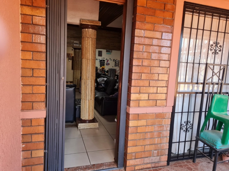 To Let 7 Bedroom Property for Rent in Lenasia Ext 1 Gauteng