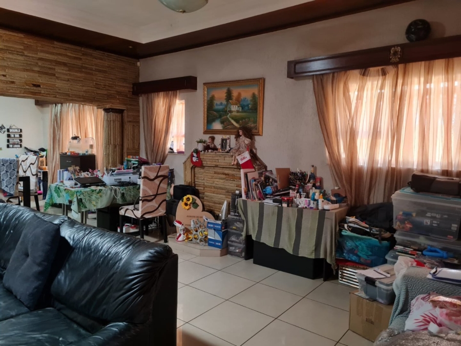 To Let 7 Bedroom Property for Rent in Lenasia Ext 1 Gauteng