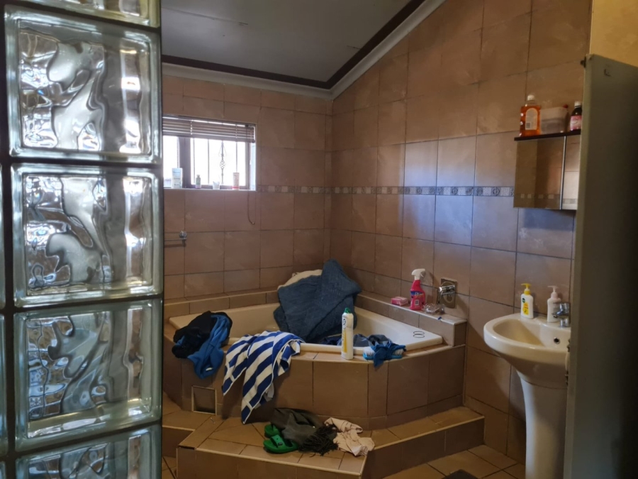 To Let 7 Bedroom Property for Rent in Lenasia Ext 1 Gauteng