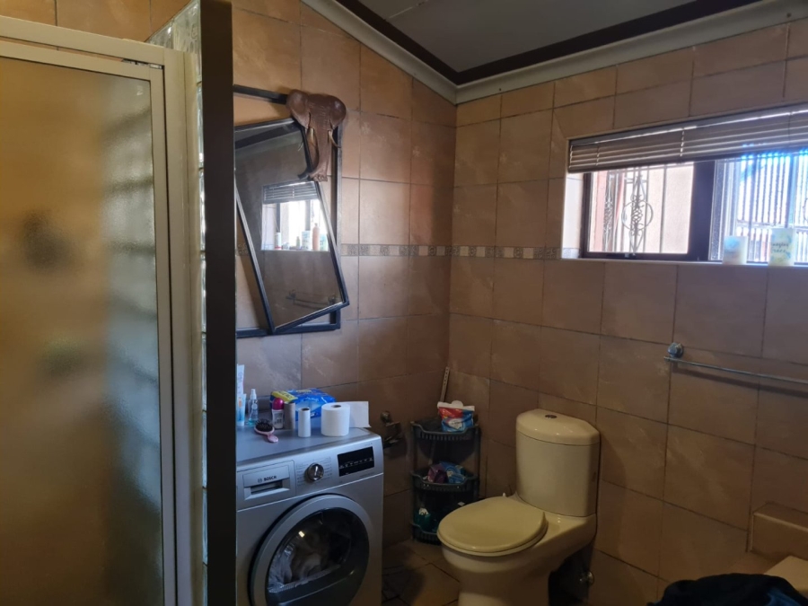 To Let 7 Bedroom Property for Rent in Lenasia Ext 1 Gauteng