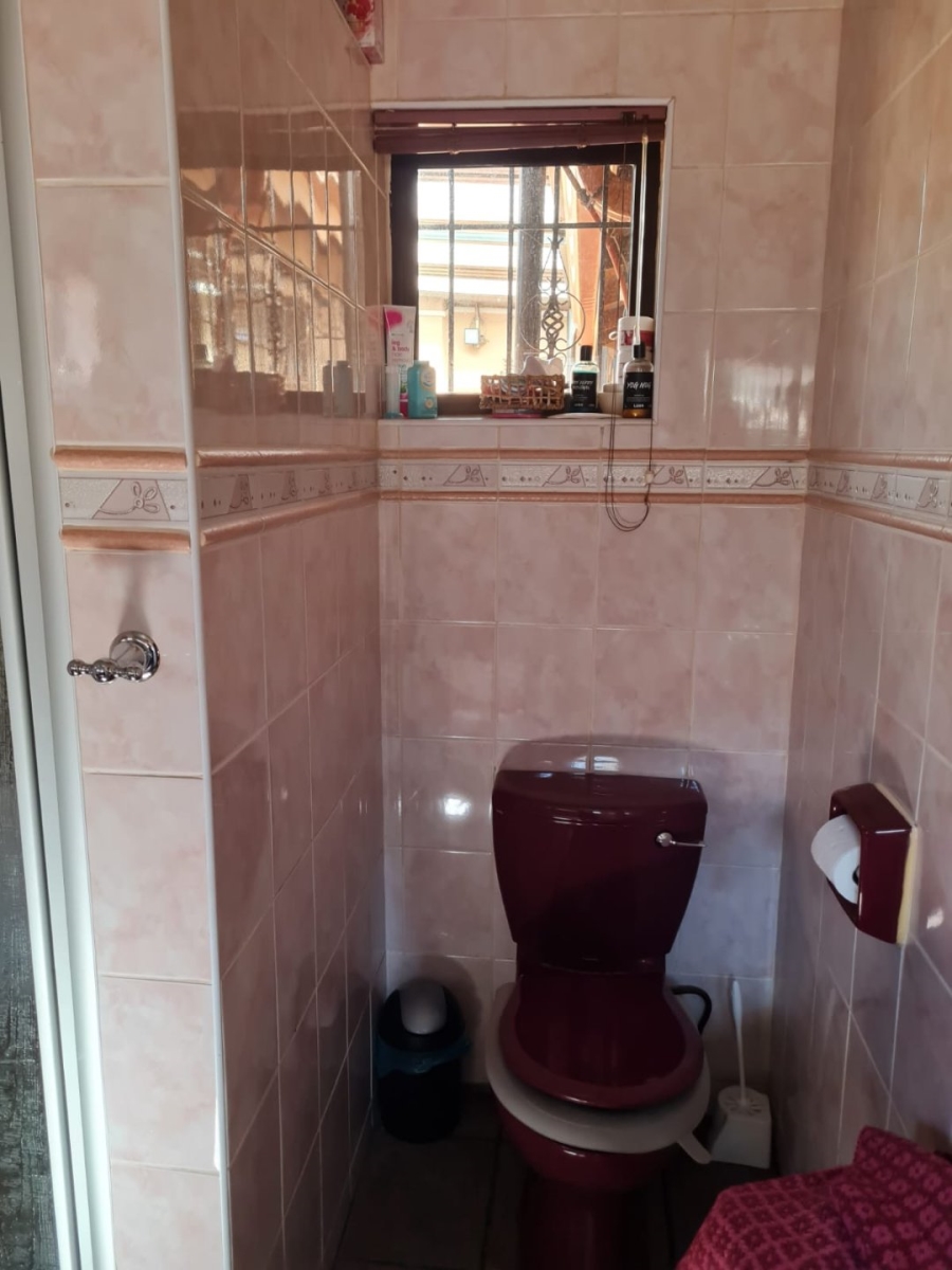 To Let 7 Bedroom Property for Rent in Lenasia Ext 1 Gauteng