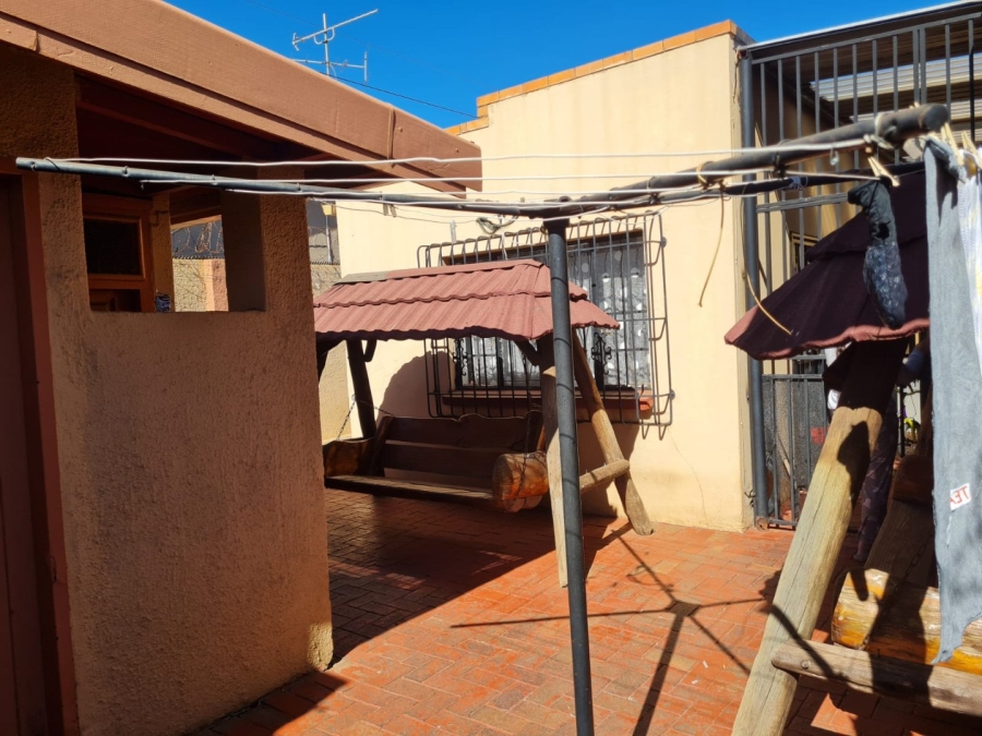 To Let 7 Bedroom Property for Rent in Lenasia Ext 1 Gauteng