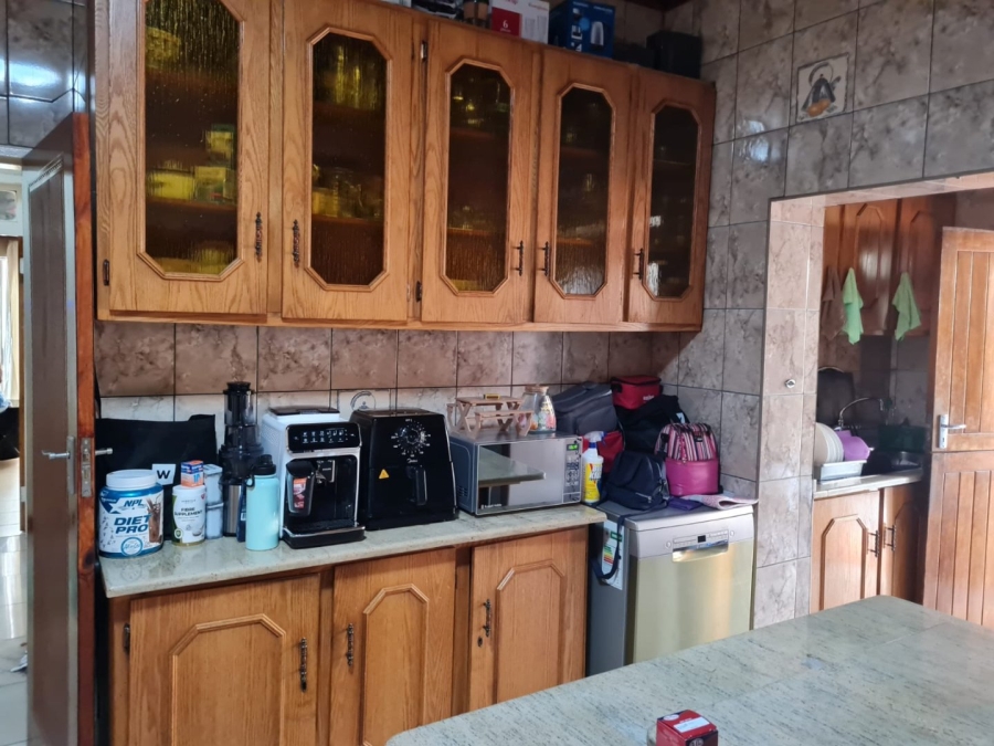 To Let 7 Bedroom Property for Rent in Lenasia Ext 1 Gauteng