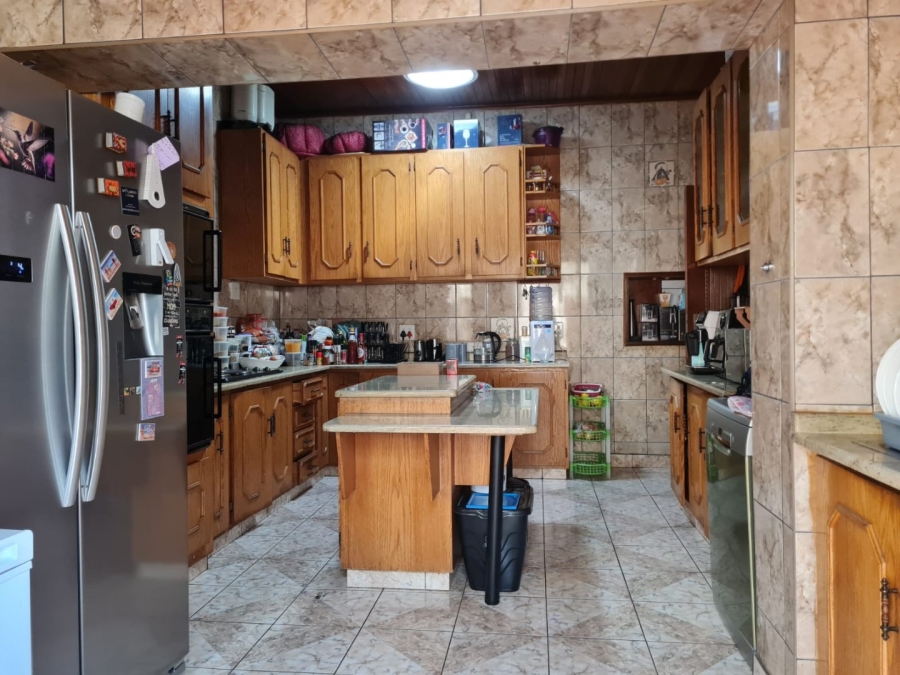 To Let 7 Bedroom Property for Rent in Lenasia Ext 1 Gauteng