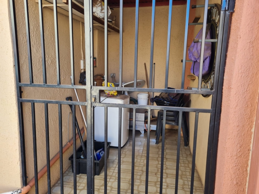 To Let 7 Bedroom Property for Rent in Lenasia Ext 1 Gauteng