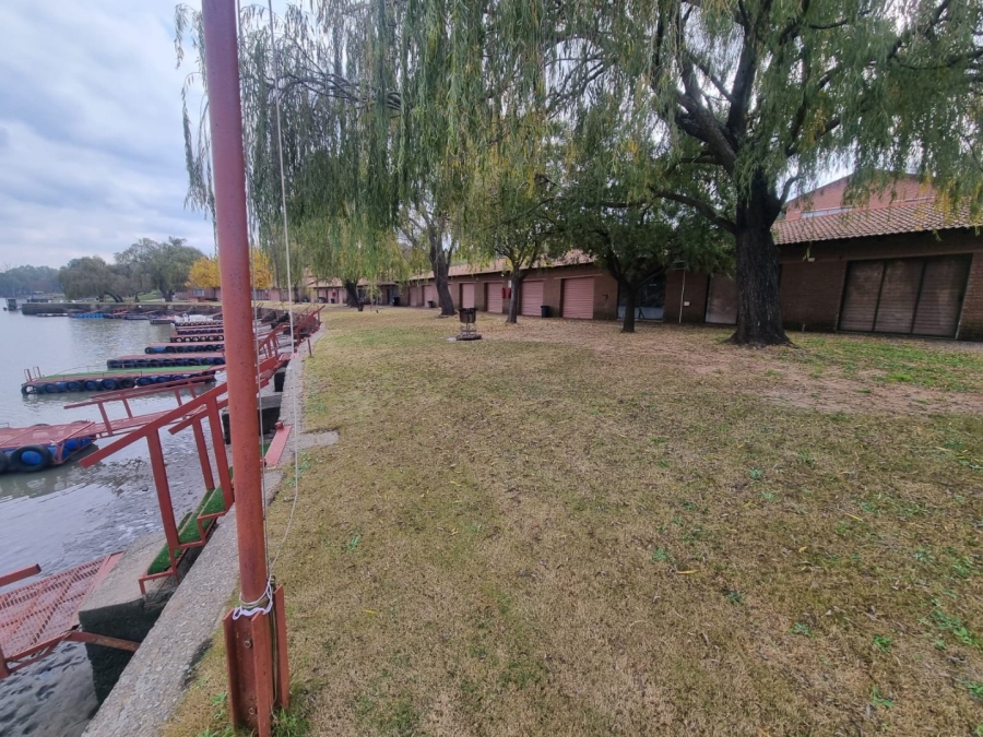  Bedroom Property for Sale in Vaaloewer Gauteng