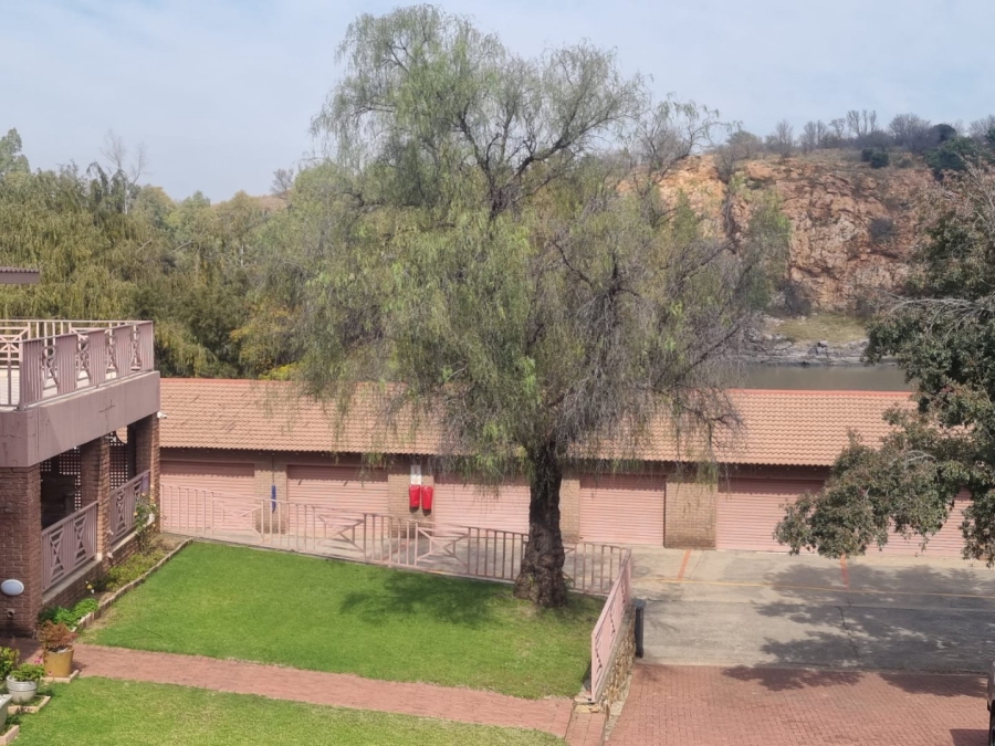  Bedroom Property for Sale in Vaaloewer Gauteng