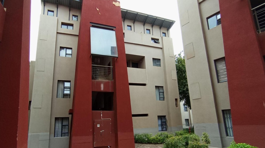 1 Bedroom Property for Sale in Amberfield Gauteng