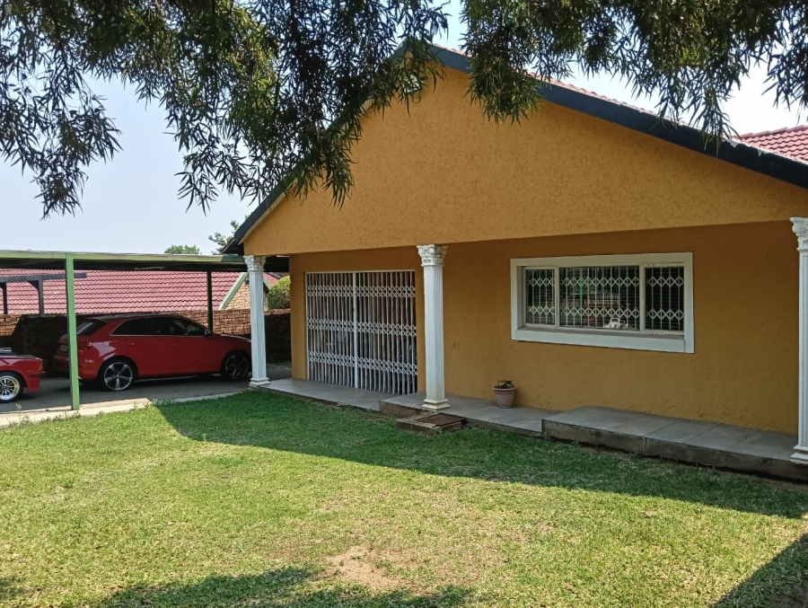 4 Bedroom Property for Sale in Rooihuiskraal Gauteng