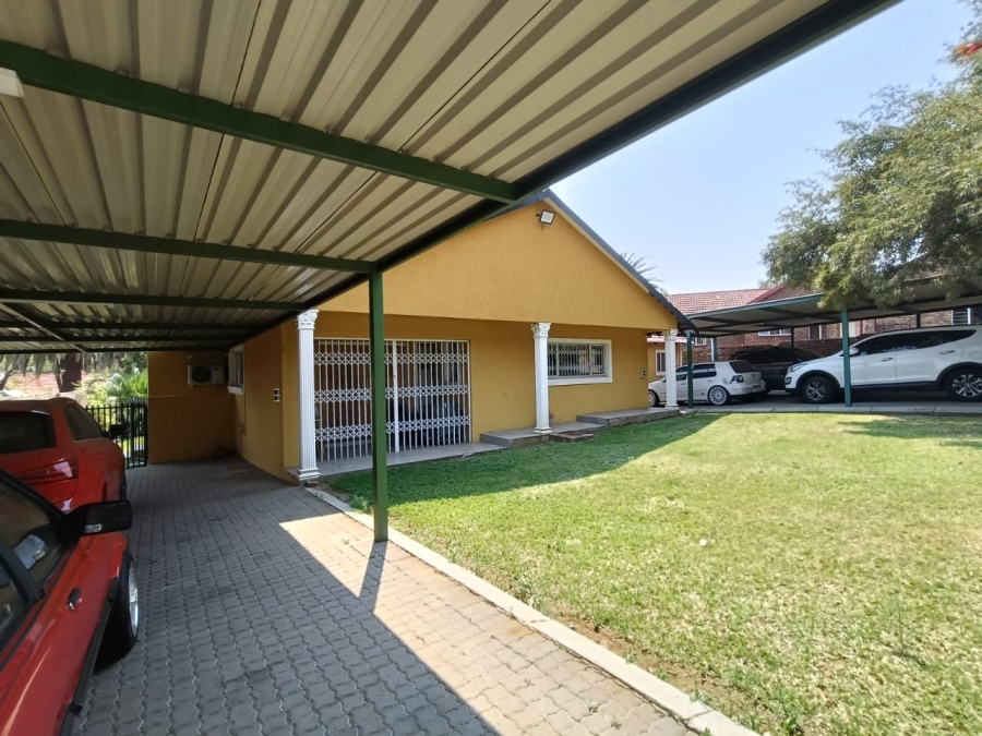4 Bedroom Property for Sale in Rooihuiskraal Gauteng