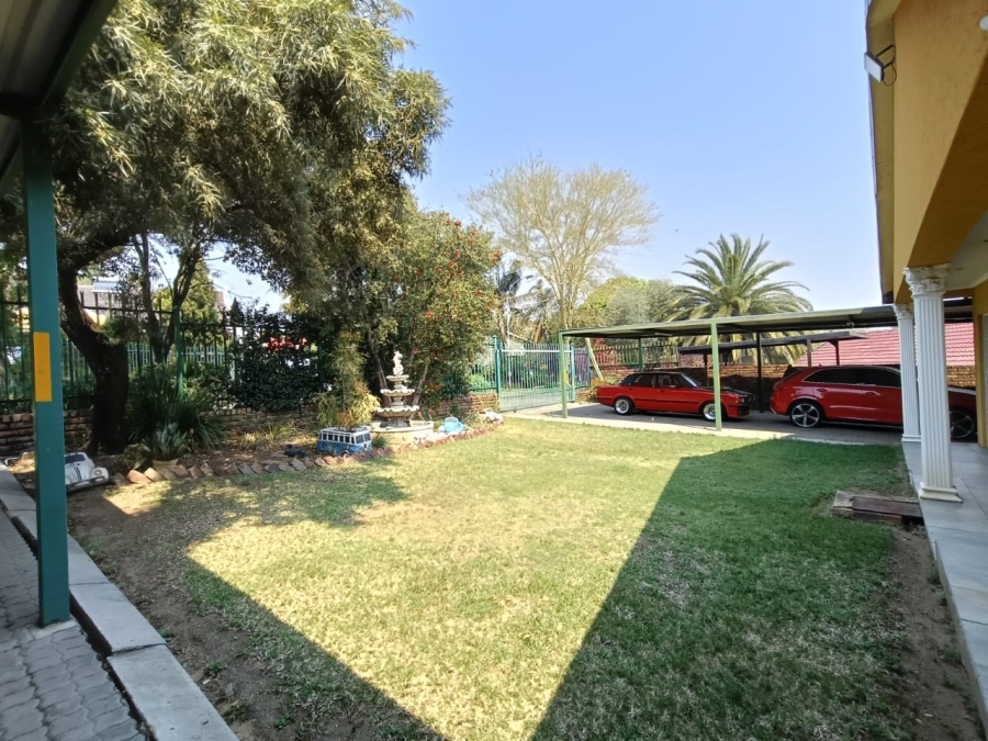 4 Bedroom Property for Sale in Rooihuiskraal Gauteng