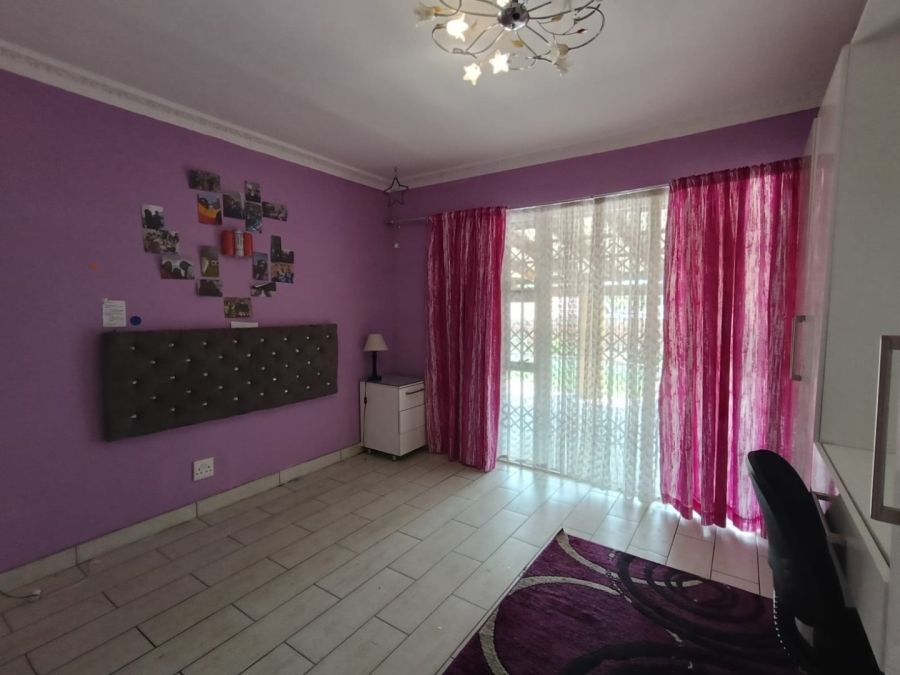4 Bedroom Property for Sale in Rooihuiskraal Gauteng