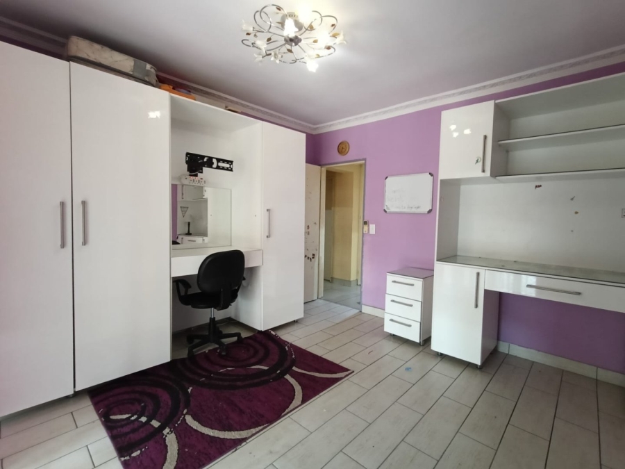 4 Bedroom Property for Sale in Rooihuiskraal Gauteng