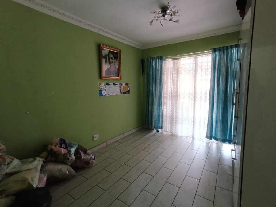 4 Bedroom Property for Sale in Rooihuiskraal Gauteng