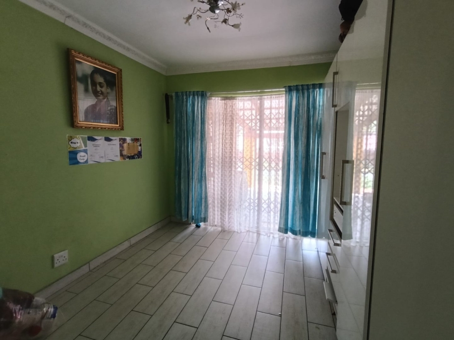 4 Bedroom Property for Sale in Rooihuiskraal Gauteng