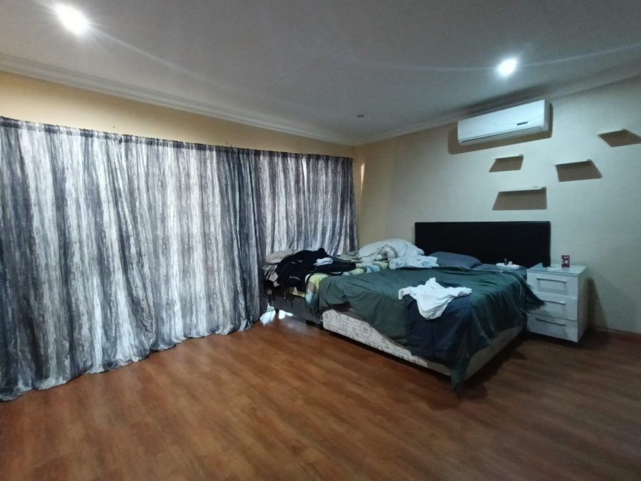 4 Bedroom Property for Sale in Rooihuiskraal Gauteng