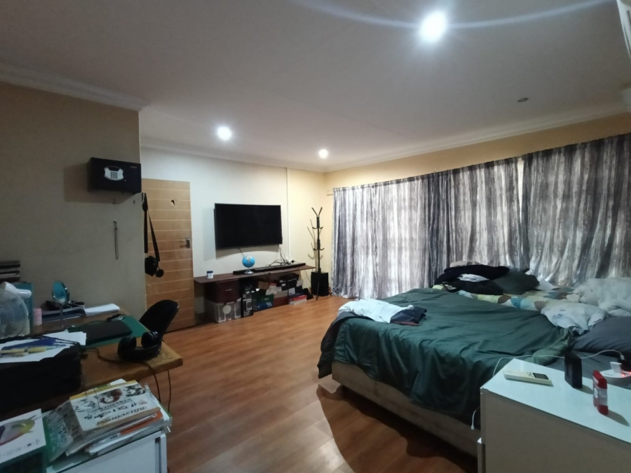 4 Bedroom Property for Sale in Rooihuiskraal Gauteng