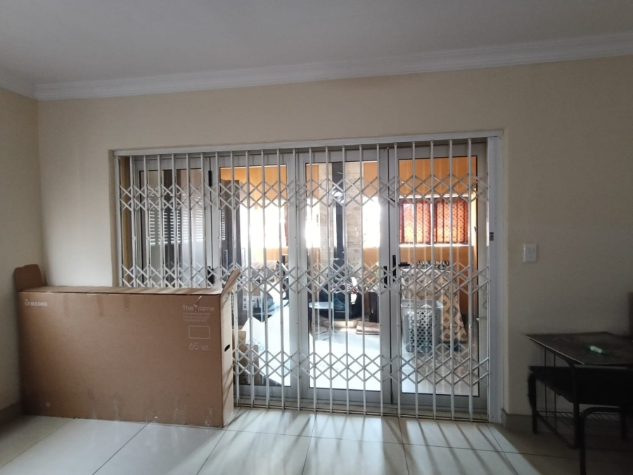 4 Bedroom Property for Sale in Rooihuiskraal Gauteng