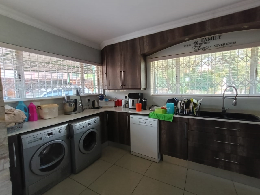 4 Bedroom Property for Sale in Rooihuiskraal Gauteng
