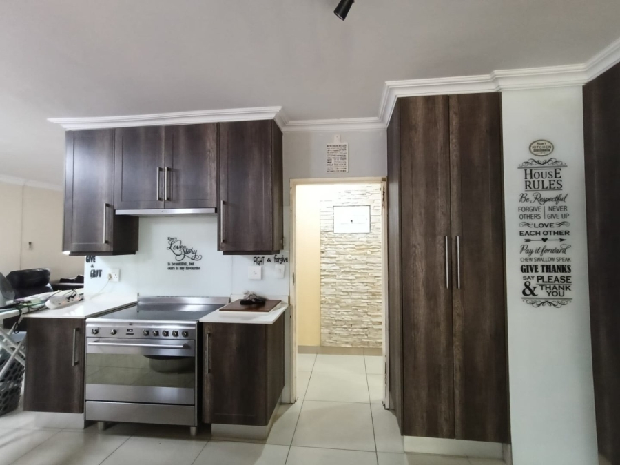 4 Bedroom Property for Sale in Rooihuiskraal Gauteng