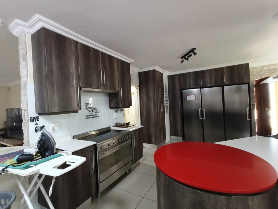 4 Bedroom Property for Sale in Rooihuiskraal Gauteng