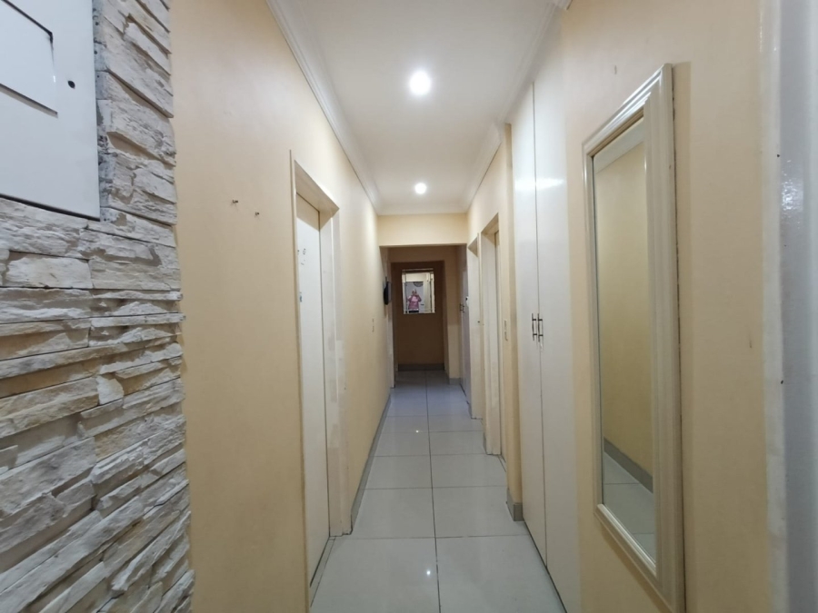 4 Bedroom Property for Sale in Rooihuiskraal Gauteng