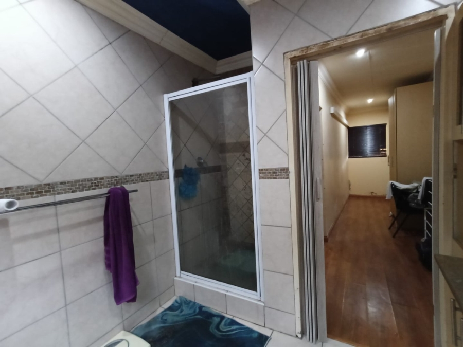 4 Bedroom Property for Sale in Rooihuiskraal Gauteng