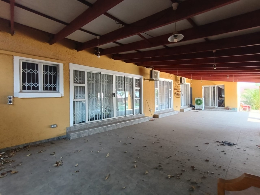 4 Bedroom Property for Sale in Rooihuiskraal Gauteng