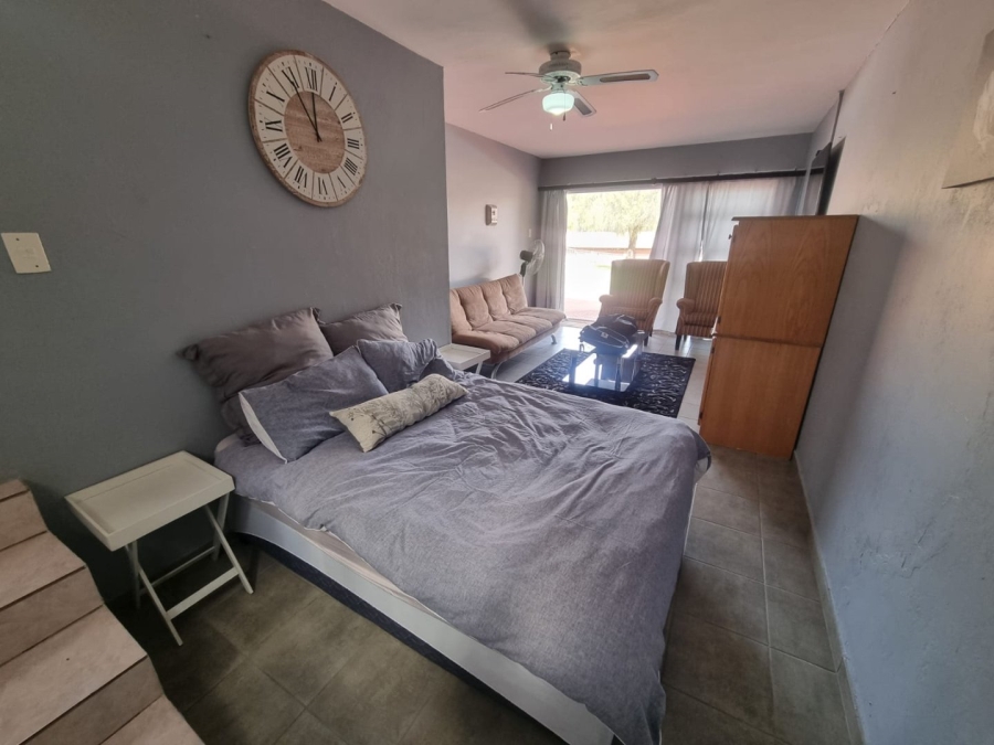 2 Bedroom Property for Sale in Vaaloewer Gauteng
