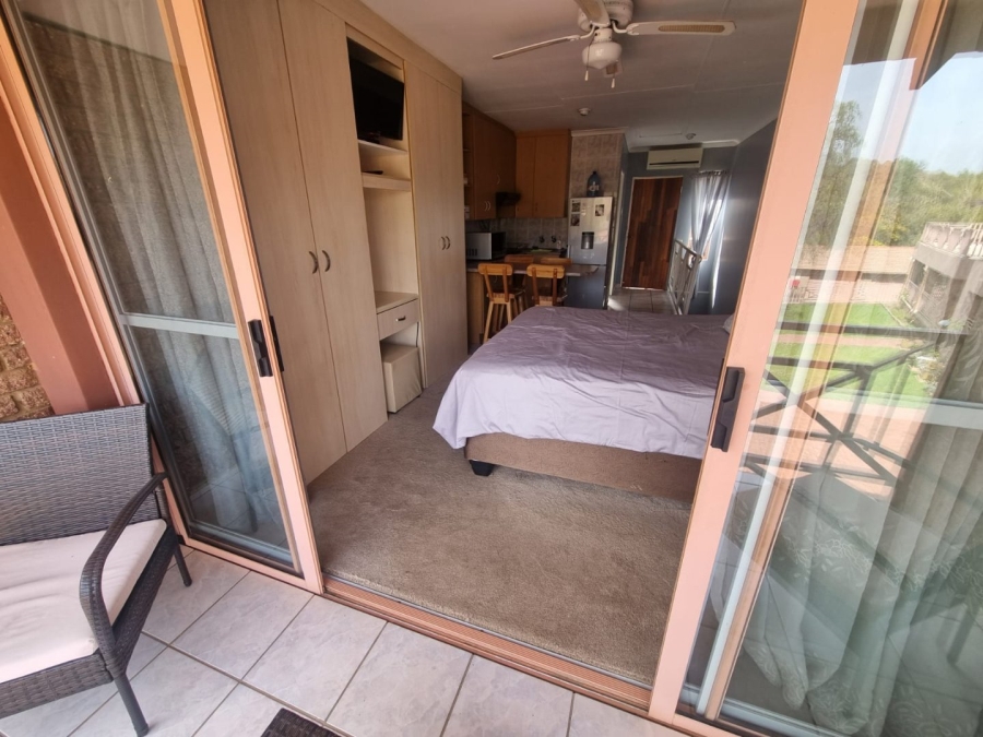 2 Bedroom Property for Sale in Vaaloewer Gauteng