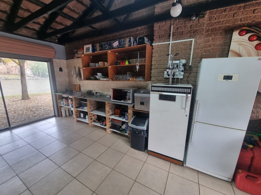 2 Bedroom Property for Sale in Vaaloewer Gauteng
