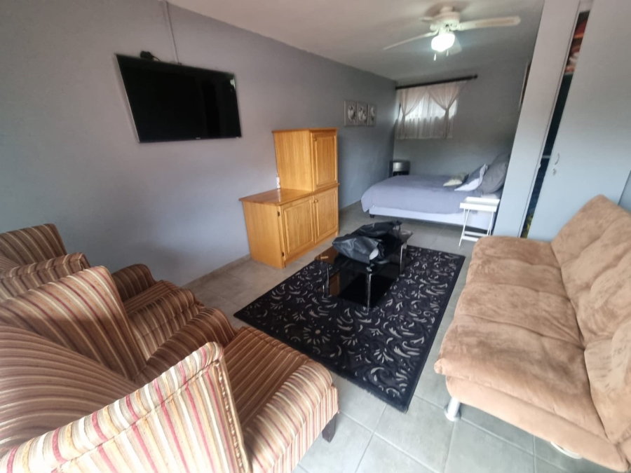 2 Bedroom Property for Sale in Vaaloewer Gauteng